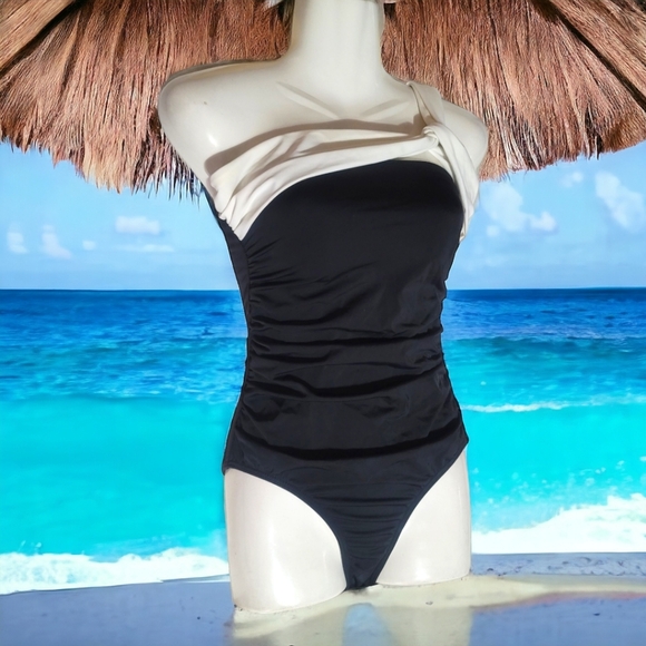 VENUS - Size 6 Black & White One Piece Swimsuit - Picture 3 of 6